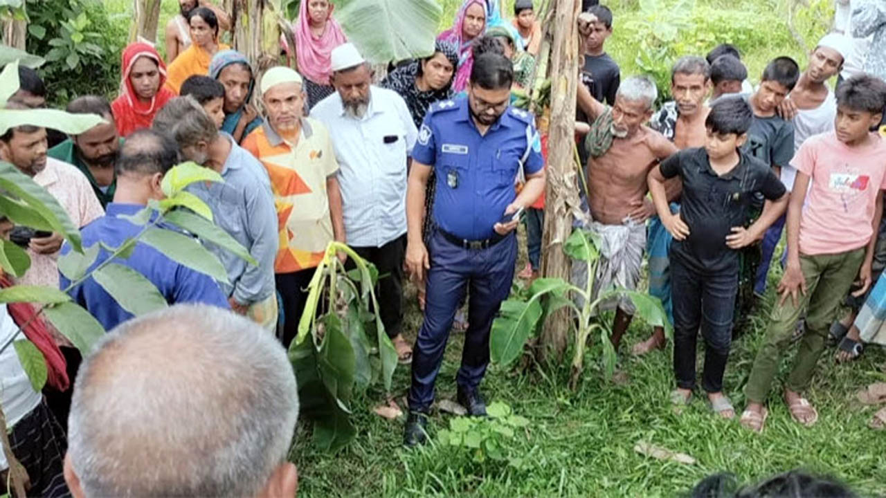কলাবাগানে পড়ে ছিল লুঙ্গি পেঁচানো যুবকের মরদেহ