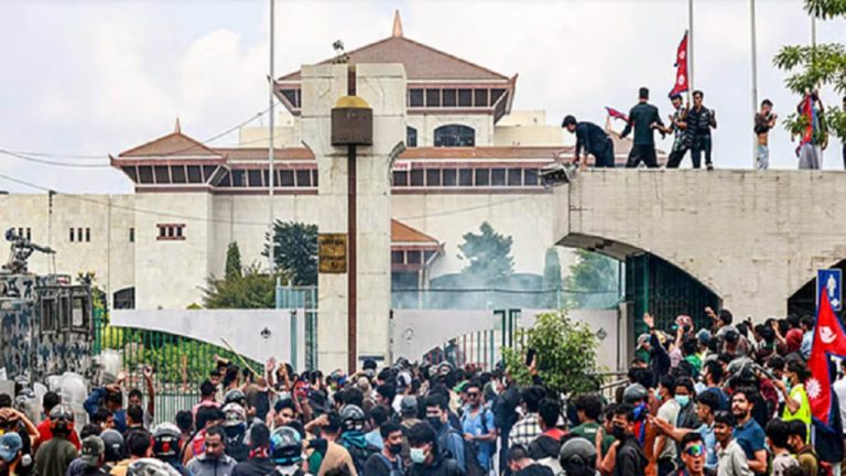 ১৭ বছরে ১৪ বার সরকার পতন নেপালে