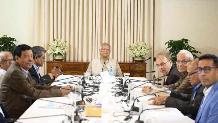 রাজনৈতিক দলগুলোর সঙ্গে ঐকমত্য কমিশনের বৈঠকে প্রধান উপদেষ্টা