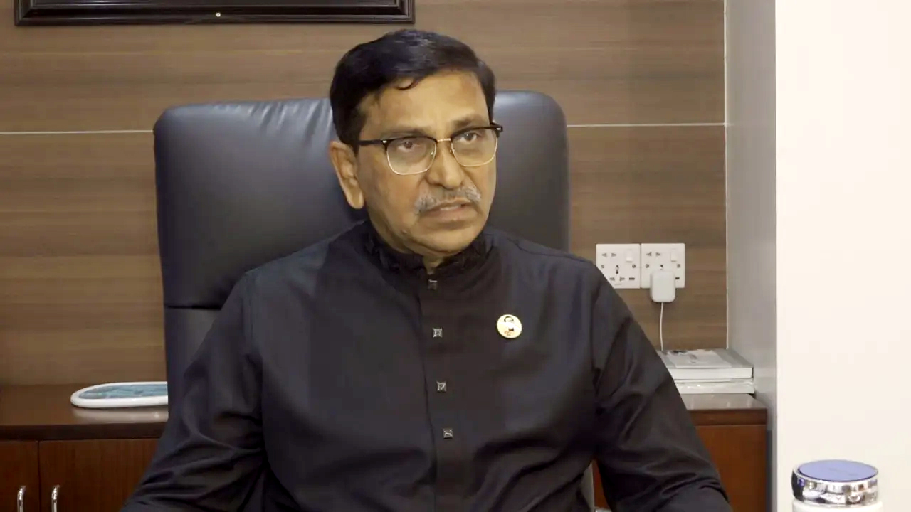 ভারতে বসে বাংলাদেশে বিশ্ববিদ্যালয় চালু করলেন আ.লীগ নেতা হানিফ