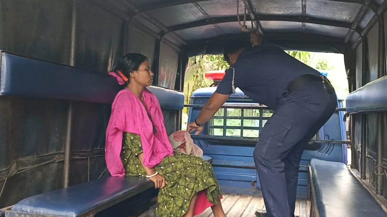 ৫ মাসের শিশুকে গলা কেটে হত্যা করলেন মা