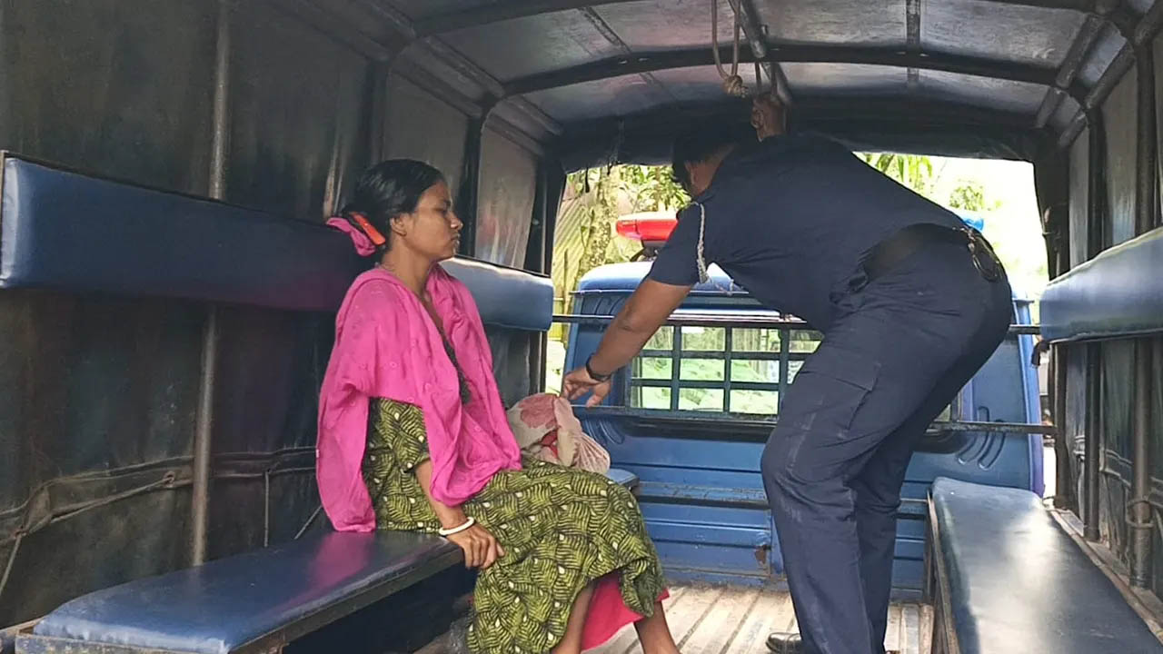 ৫ মাসের শিশুকে গলা কেটে হত্যা করলেন মা