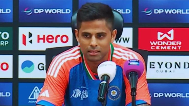 জিতলেও ট্রফি নিয়ে ‘নতুন বিতর্ক’ উসকে দিলেন ভারত অধিনায়ক