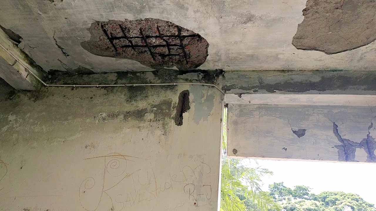 ঝুঁকিপূর্ণ ভবনে ক্লাস করেন ৪ শতাধিক শিক্ষার্থী