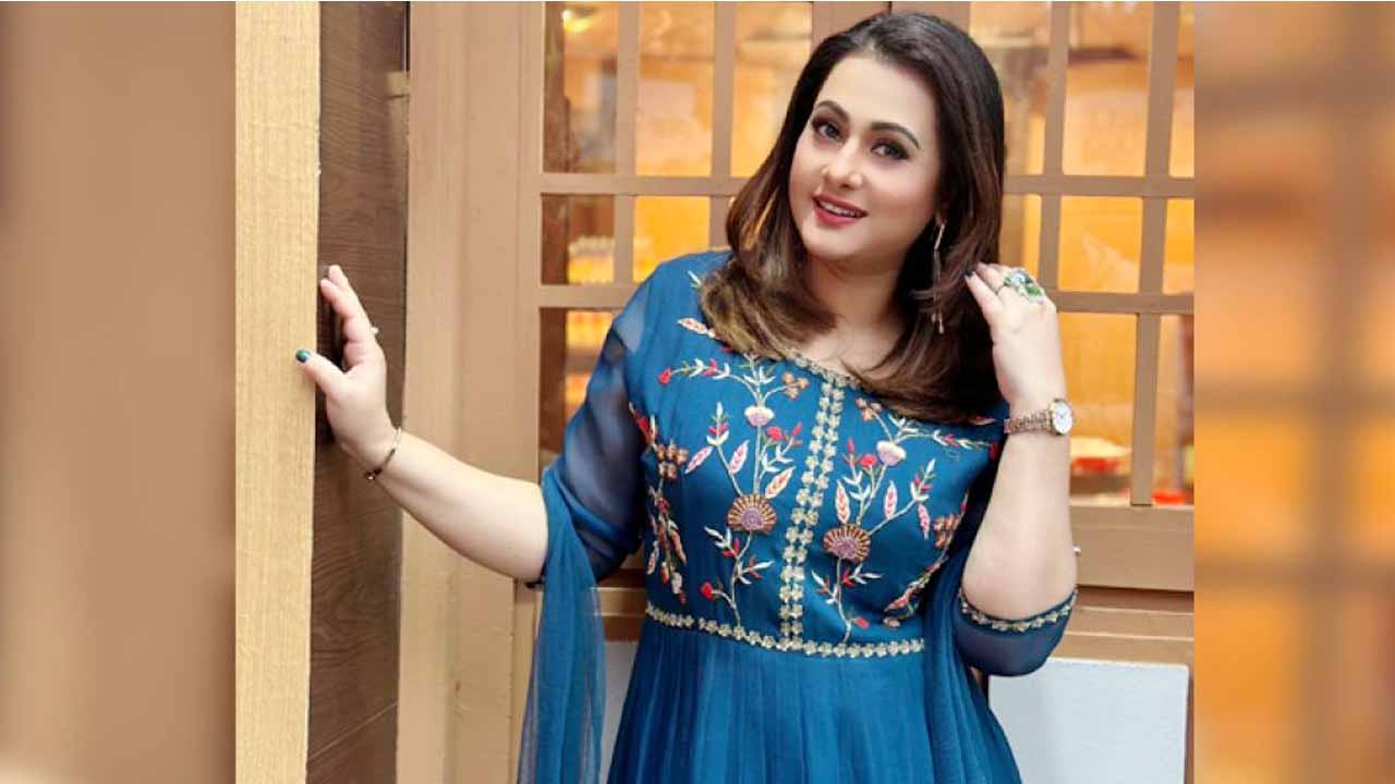 সিন্ডিকেটের বেড়াজালে আটকা পূর্ণিমা