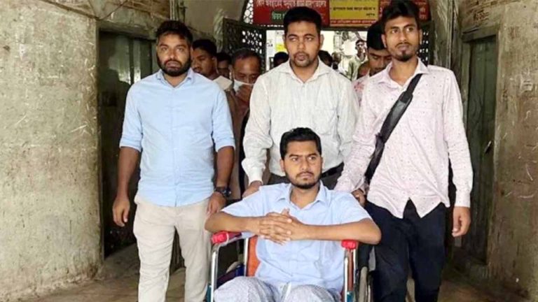 চিকিৎসার জন্য সিঙ্গাপুর যাচ্ছেন নুর