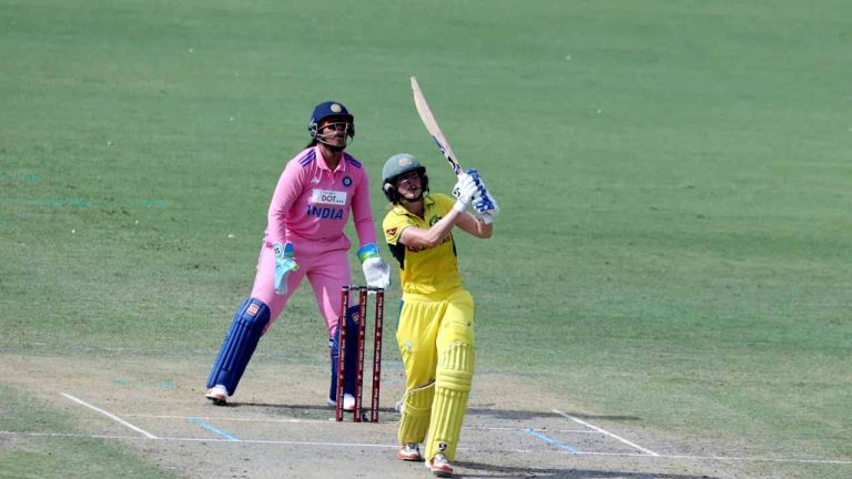 এক ওয়ানডে ম্যাচে ৯৯ চার, ১২ ছক্কা ও ৭৮১ রান!