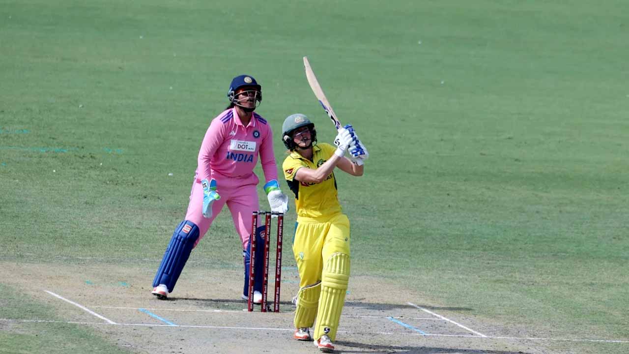 এক ওয়ানডে ম্যাচে ৯৯ চার, ১২ ছক্কা ও ৭৮১ রান!