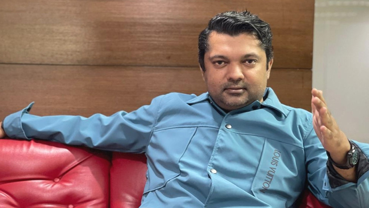স্ট্যাটাস দিই, আর গালি শুনি, অনেকে ভয়ও দেখায়: জয়
