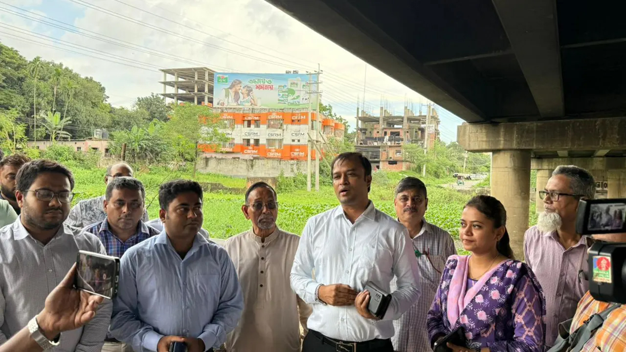 সাভারে খাল উদ্ধারে নেমেছে প্রশাসন