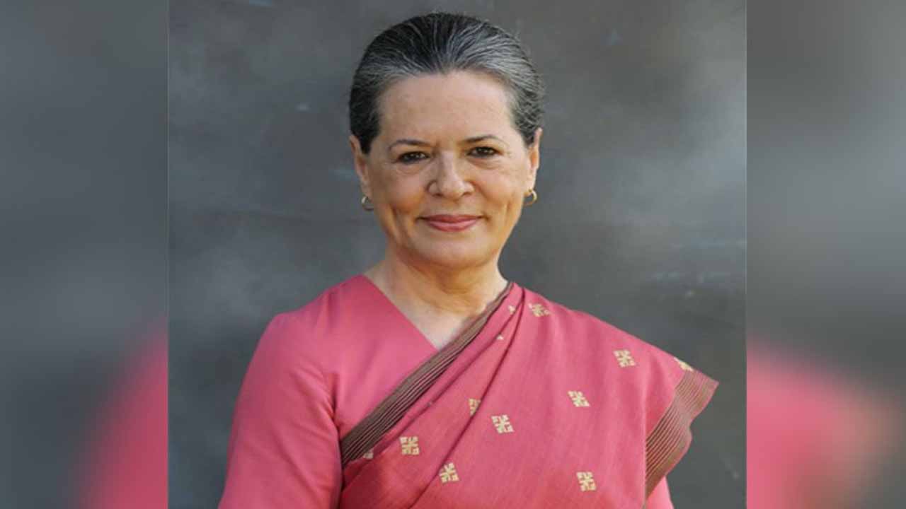 নাগরিকত্বের আগেই ভোটার সোনিয়া গান্ধী, আদালতে মামলা