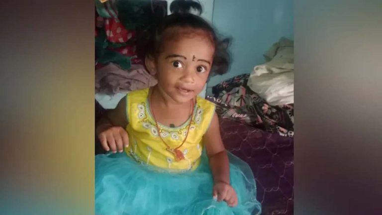 ফুটন্ত দুধের হাঁড়িতে পড়ে গেল শিশু, অতঃপর...