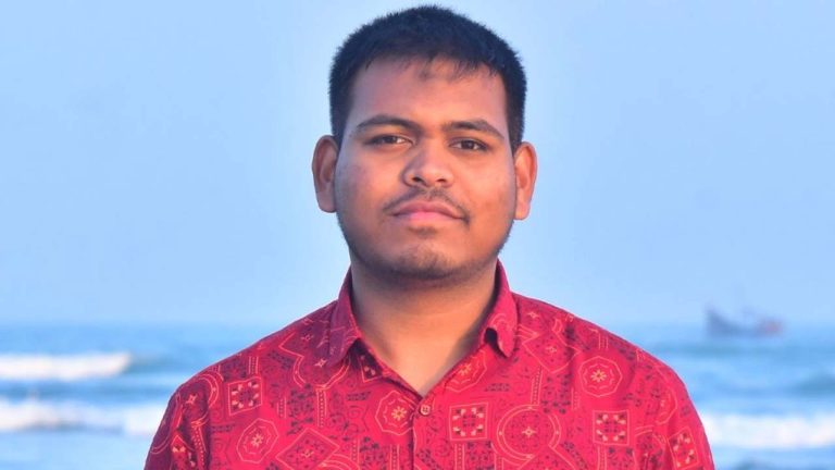 বিসিবির নির্বাচনে দাঁড়াচ্ছেন গায়ক আসিফ আকবর