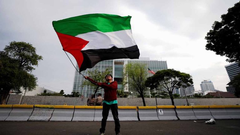 ফিলিস্তিনকে স্বাধীন ও সার্বভৌম রাষ্ট্র হিসেবে স্বীকৃতি দিয়েছে বিশ্বের আরও চারটি দেশ। জাতিসংঘ অধিবেশনের প্রাক্কালে নিউইয়র্কে আয়োজিত আন্তর্জাতিক সম্মেলনে অ্যান্ডোরা, মোনাকো ও লুক্সেমবার্গ ও মাল্টা ফিলিস্তিন রাষ্ট্রকে এই স্বীকৃতি দেয়।