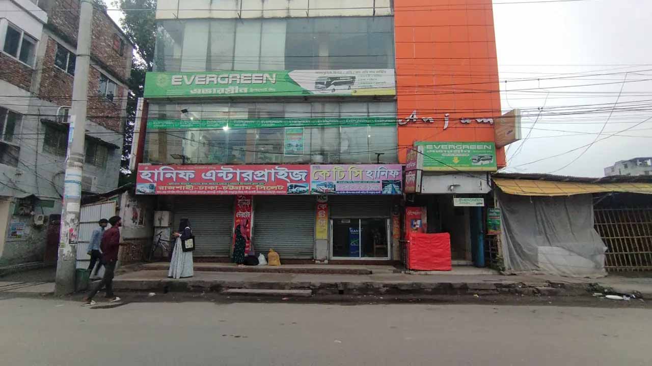 রাজশাহীতে আজও চলছে বাস ধর্মঘট, বিপাকে দূরপাল্লার যাত্রী