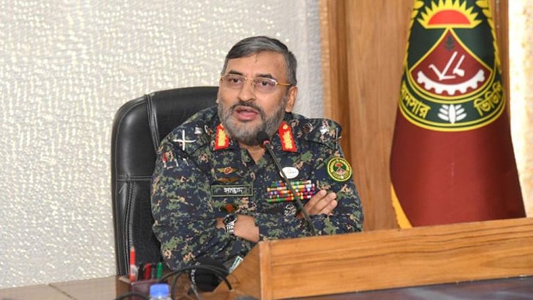 আসন্ন ত্রয়োদশ জাতীয় সংসদ নির্বাচনকে সামনে রেখে বাংলাদেশ আনসার ও গ্রাম প্রতিরক্ষা বাহিনী (আনসার-ভিডিপি) পূর্ণাঙ্গ প্রস্তুতি নিয়েছে। এবারের নির্বাচনে ৬