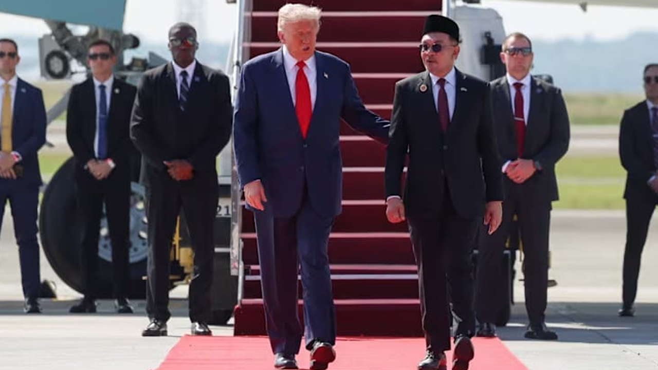 ট্রাম্পের এশিয়া সফর শুরু