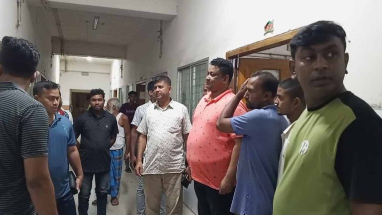 বিষাক্ত মদপানে প্রাণ গেল ৬ জনের