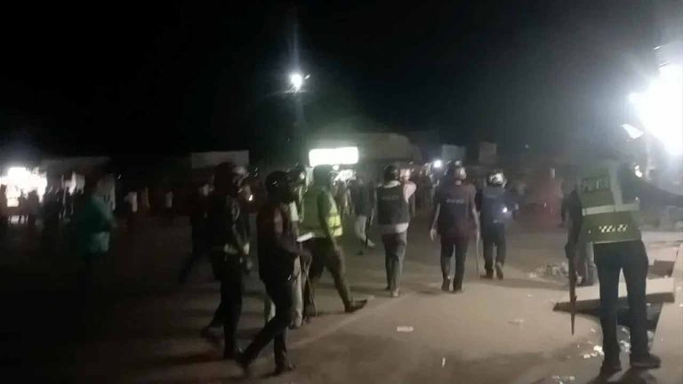 এক প্রেমিকা নিয়ে দুই প্রেমিকের সংঘর্ষ