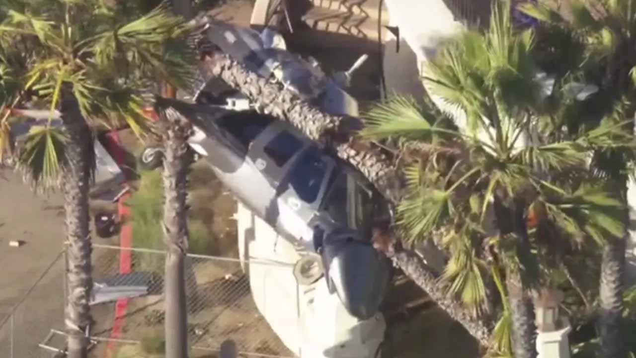 হেলিকপ্টার বিধ্বস্ত হয়ে পড়ল সমুদ্রপাড়ের রিসোর্টে, ভিডিও ভাইরাল