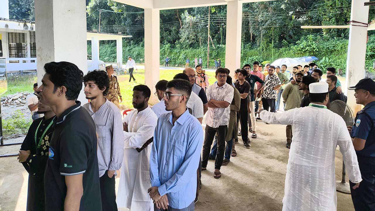 চাকসু নির্বাচনের ভোটগ্রহণ শুরু