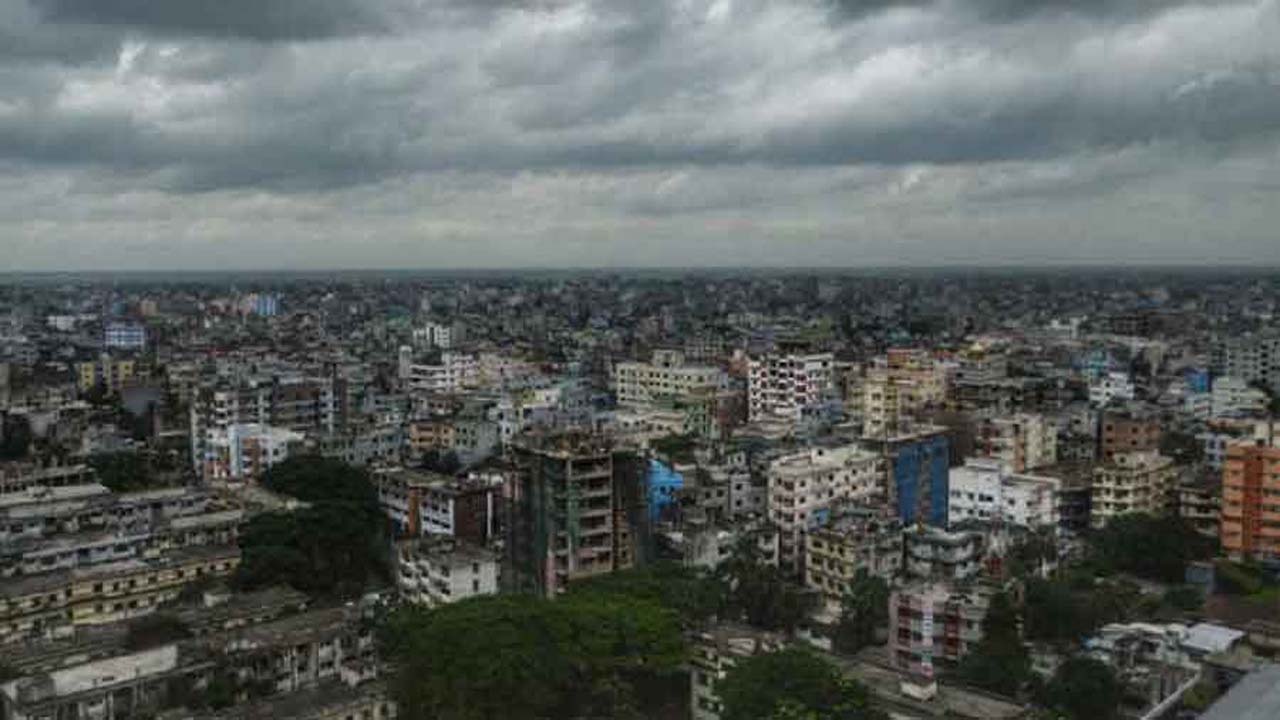 ঢাকার আকাশ মেঘলাসহ আজও বজ্রবৃষ্টির আভাস