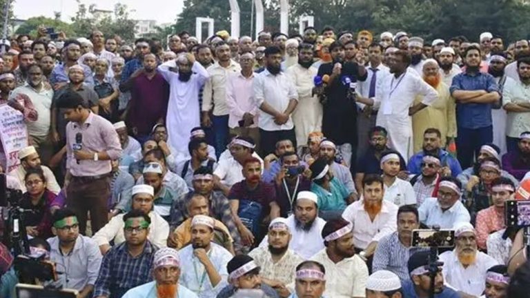 প্রজ্ঞাপন প্রত্যাখ্যান, আন্দোলন চালিয়ে যাওয়ার ঘোষণা শিক্ষকদের