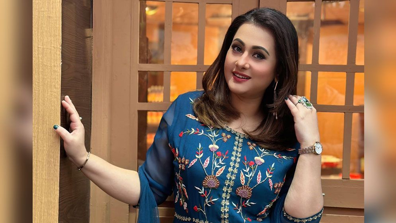 ‘ফুলের মধু শেষ হলে মৌমাছি উড়ে যায়, তেমনি তারাও সরে যায়’