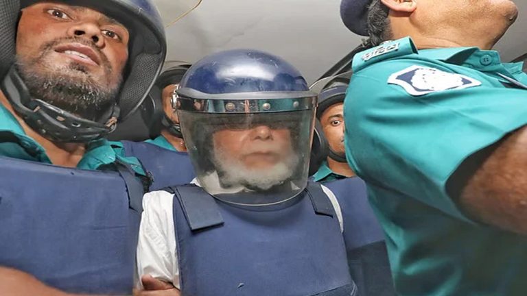 ৫ মামলায় হাইকোর্টে জামিন চেয়েছেন সাবেক প্রধান বিচারপতি খায়রুল হক