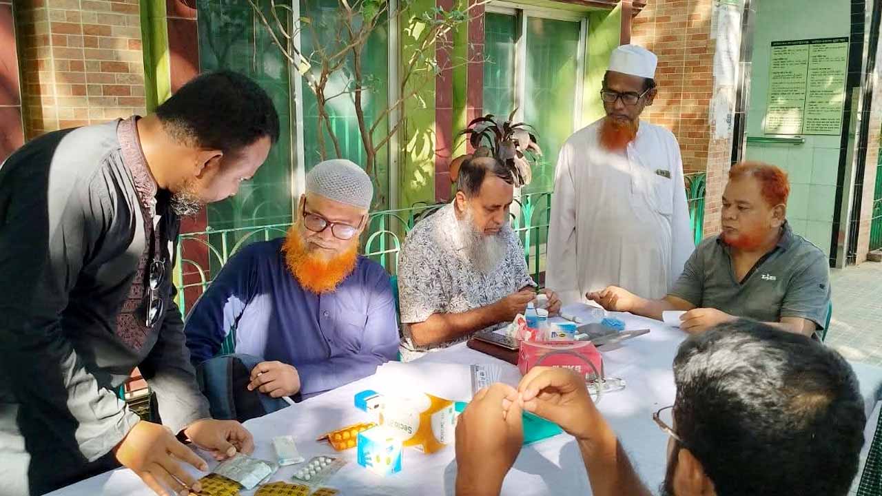খেলাফত মজলিস মনোনীত প্রার্থী প্রফেসর ডাঃ রিফাত হোসেন মালিকের উদ্যোগে ফ্রি মেডিকেল ক্যাম্প অনুষ্ঠিত