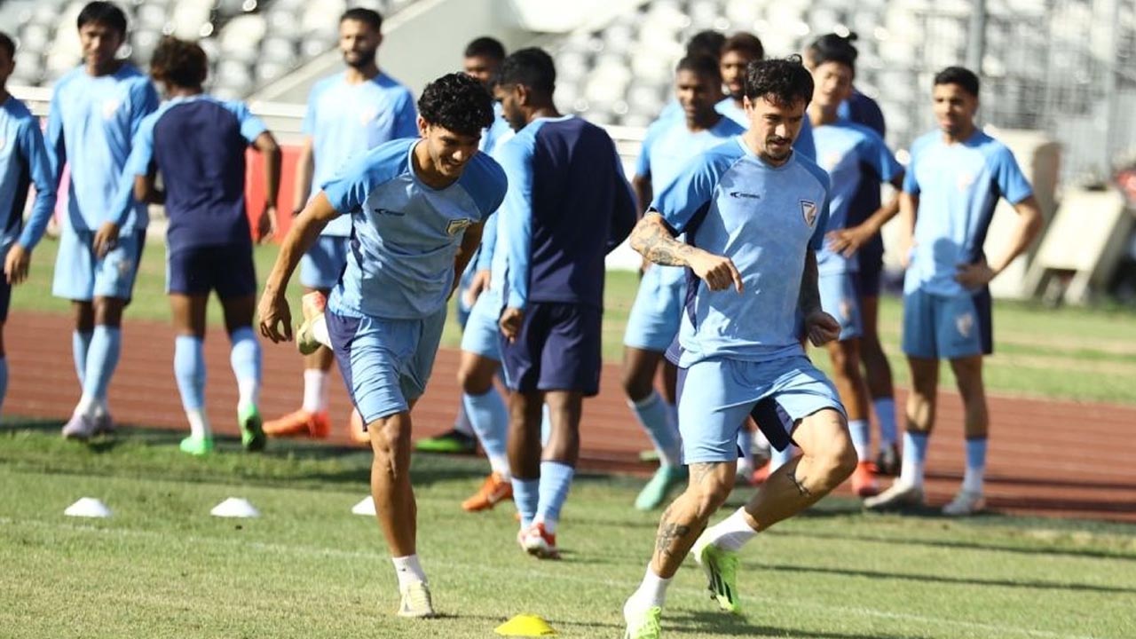 ফিফার অনুমতি না নিয়ে বিদেশিকে ঢাকায় এনে বিপদে ভারত