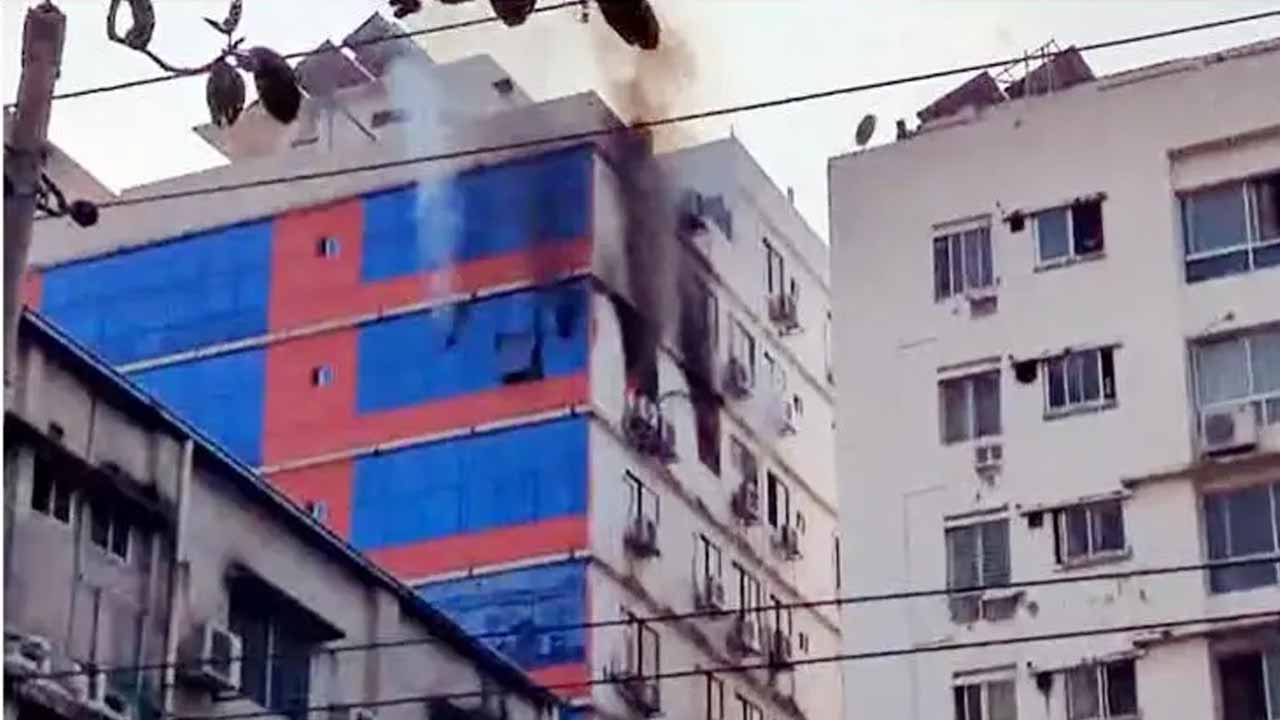 বিজয়নগরে বহুতল ভবনে আগুন, নিয়ন্ত্রণে ৫ ইউনিট