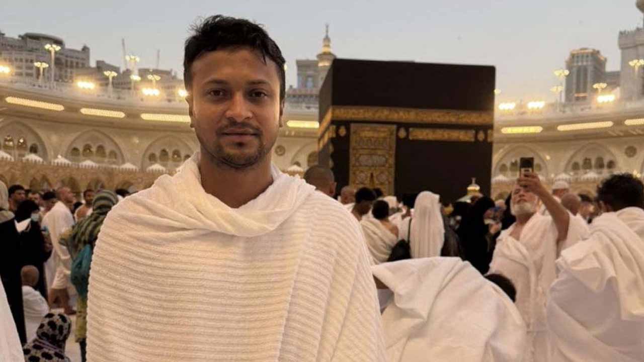 দেশবাসীর জন্য দোয়া চাইলেন সাকিব