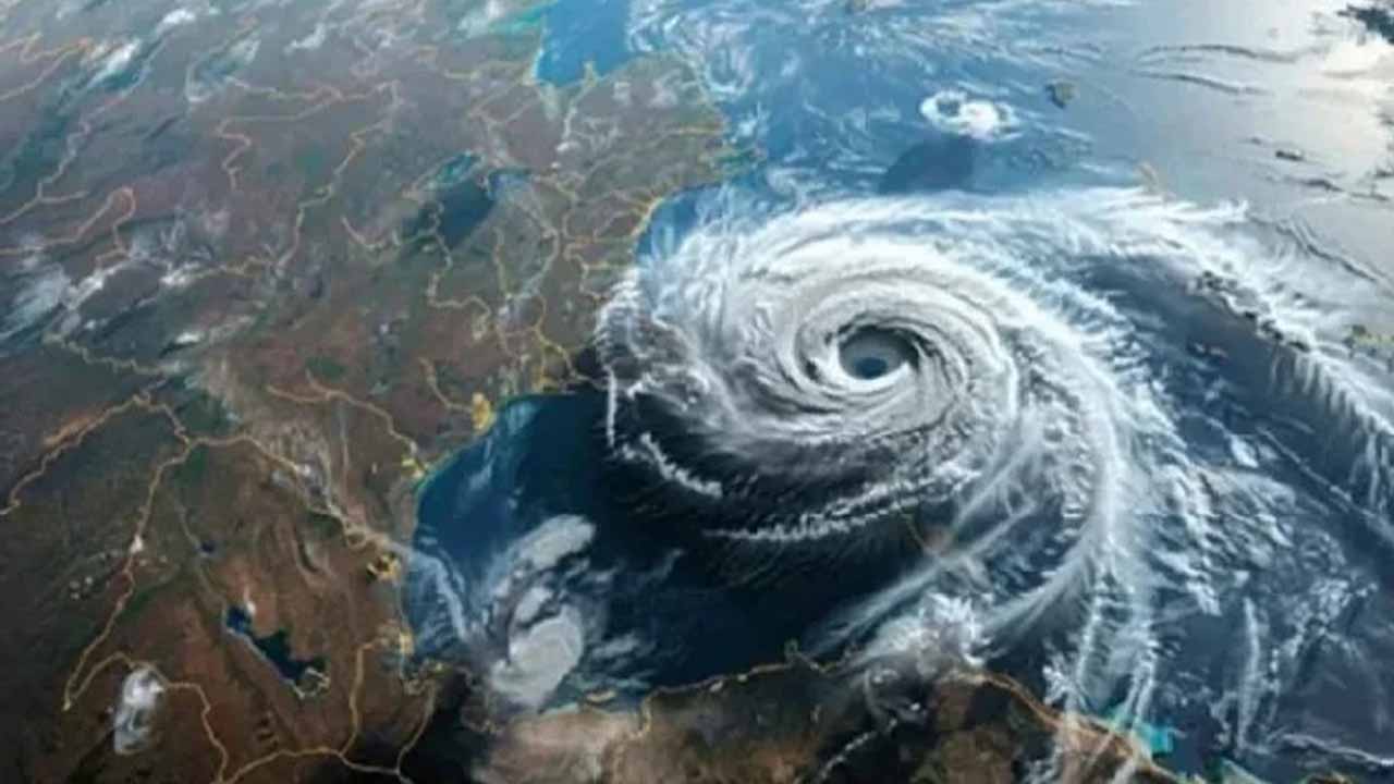 কোথায় অবস্থান করছে ঘূর্ণিঝড় ‘সেনিয়ার’