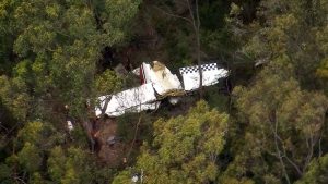 মাঝ আকাশে দুই বিমানের সংঘর্ষ