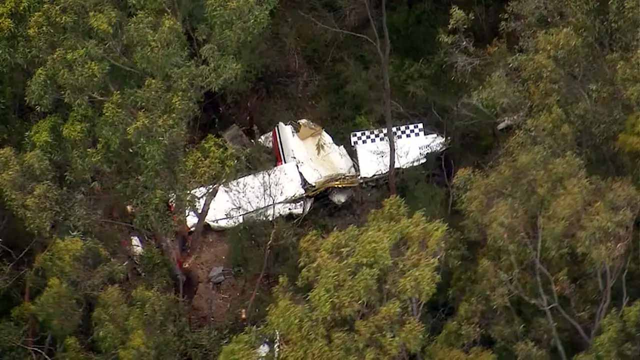 মাঝ আকাশে দুই বিমানের সংঘর্ষ