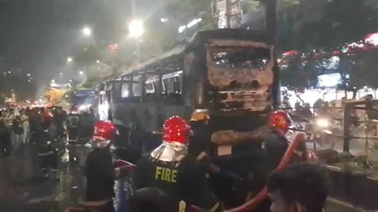 রাজধানীর ৮ স্থানে ককটেল বিস্ফোরণ, চার বাসে আগুন