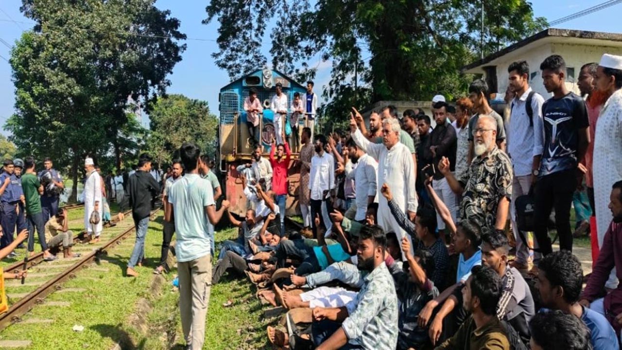 মনোনয়ন না পাওয়ায় ট্রেন অবরোধ, হরতালের হুমকি