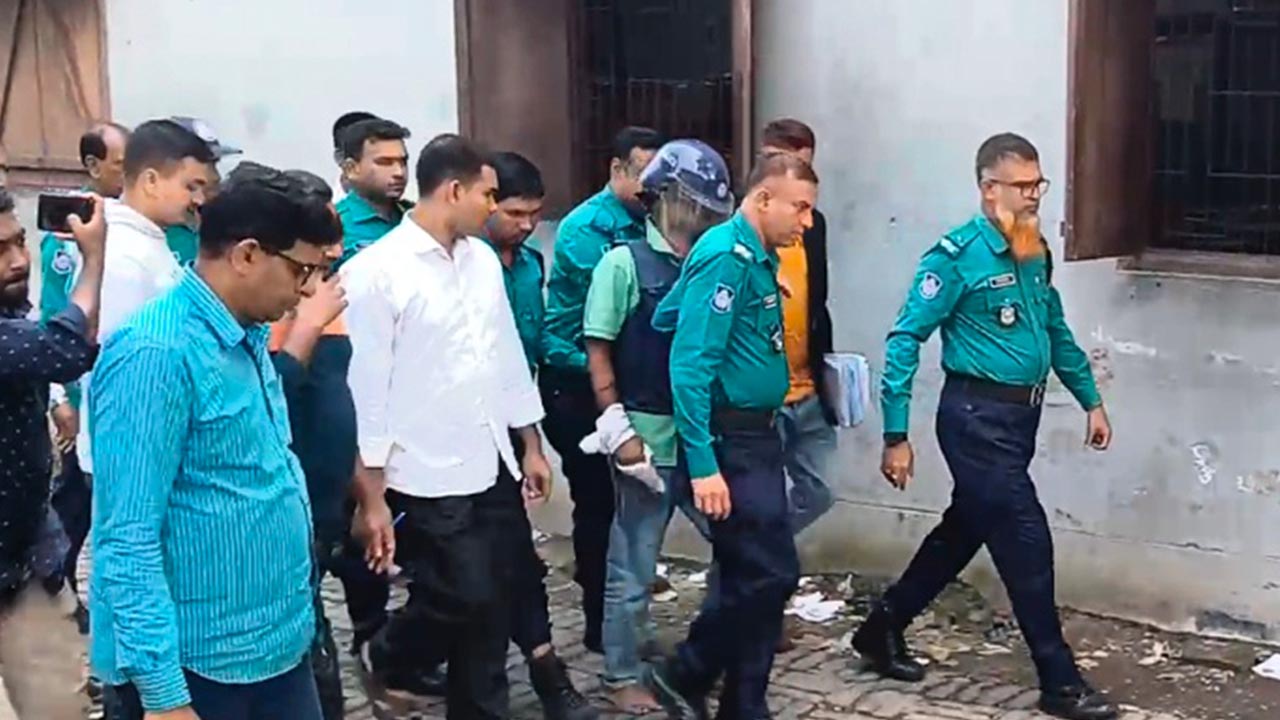 হেফাজতে থাকা আসামির বক্তব্য প্রচার, ৪ পুলিশ বরখাস্ত