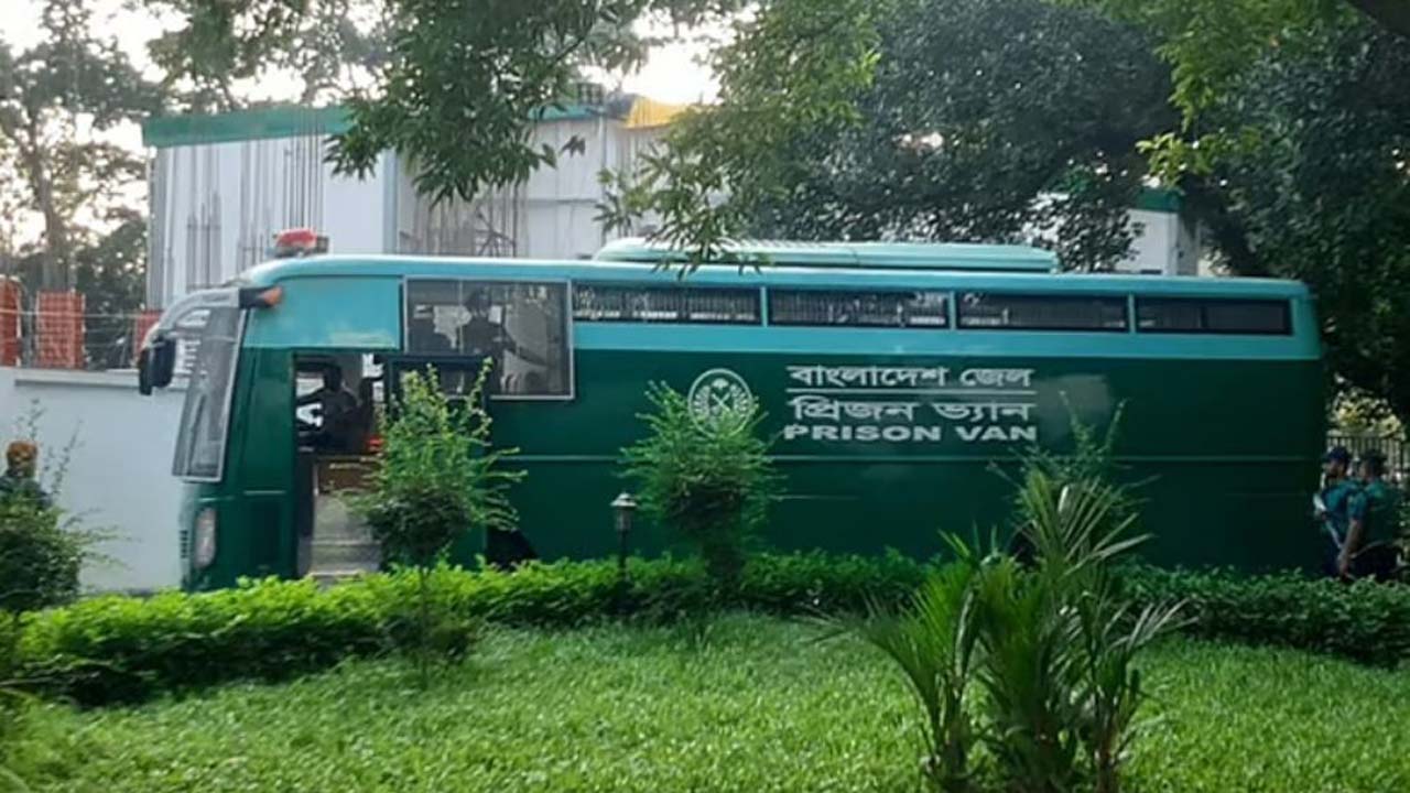 ট্রাইব্যুনালে হাজির কর্নেল রেদোয়ান ও মেজর রাফাত